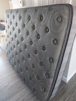 Pillow Top Mattress Queen 