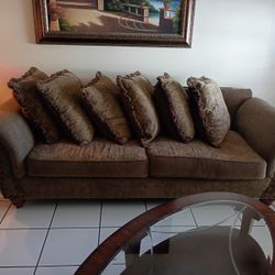 Sofa, Loveseat and 3 tables/ Sofa, Loveseat y 3 Mesas 