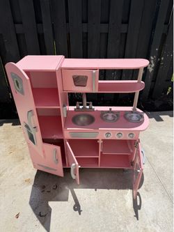 Pink kitchen play