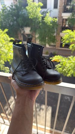 Toddlers Black Dr. Martens Size 10