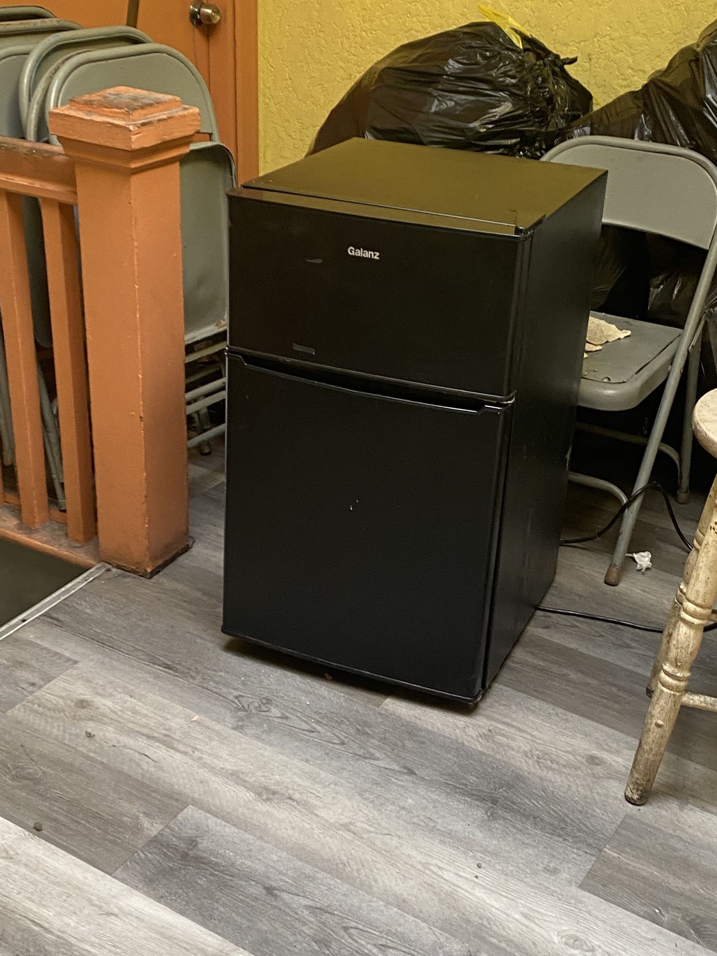 workin mini fridge with freezer