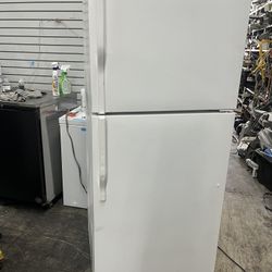 Used Top Freezer Apartment Size Refrigerator