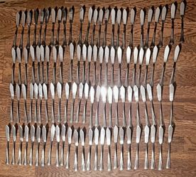 100 Oneida Barcelona 18/10 Butter Knifes