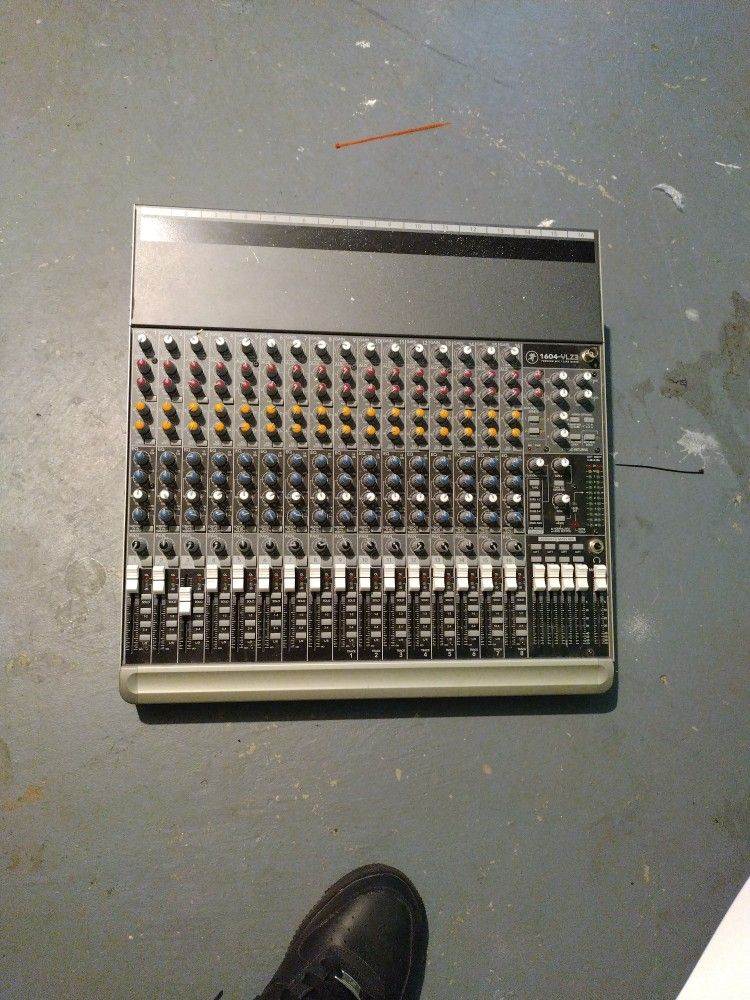 16 Channel Mic/Line Mixer (1604-VLZ3)