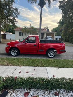 1998 Ford F150  V6  engine SVT Lightning clon , good condition , manual transmission.
