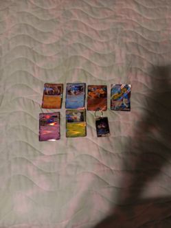 Pokémon Holographic Cards Lot with Keychain