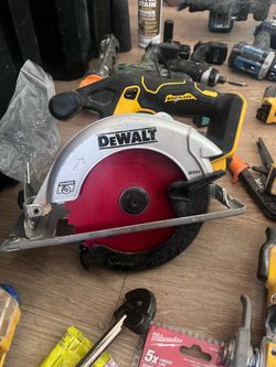 Skilsaw dewalt 20 v brushless