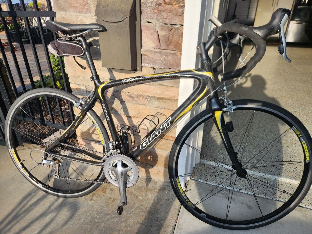 Bicycle (55 cm Giant Road Bike)