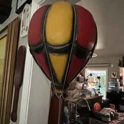 Very Cool hanging balloon with people