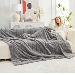 Brandnew 60”x80” Faux Fur Throw Blanket for Couch, Cozy Soft Plush Thick Winter Blanket for Sofa Bedroom Living Room, 60 * 80 Inches Grey