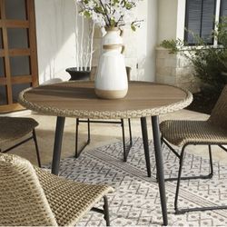 By Ashley Signature 4 Piece Outdoor Dining Chair And Outdoor Dining Table /  Dinin Set / Outdoor Set 🔥 Brad New 🌟 In Stock ✅