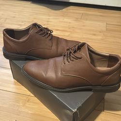 Goodfellow, Leo flat