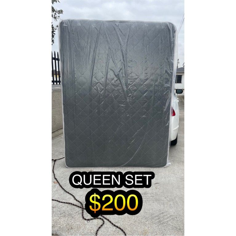 QUEEN MATTRESS WITH BOX SPRING
