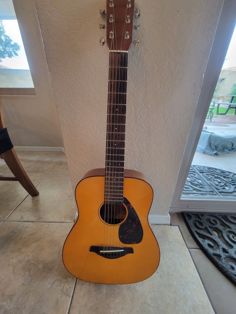 Yamaha FG-Junior Guitar