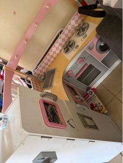 Girls kitchen