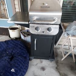 Small BBQ- Charbroill With Propan Tank