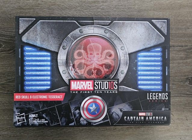 Marvel Legends SDCC 2018 Red Skull & Electronic Tesseract Deluxe Figure