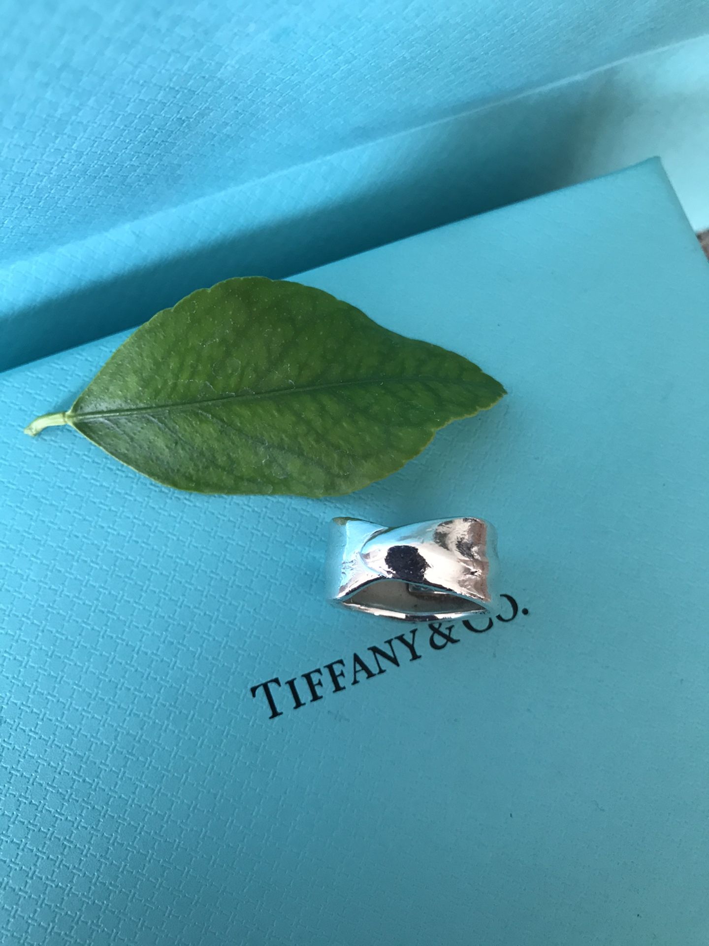 TIffany&CO Stunning rare piece size 4 1/2 100% authentic on your money back