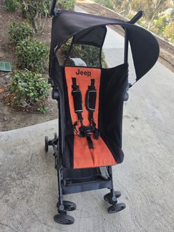 Jeep Clutch Plus Travel Stroller with Reclining Seat by Delta Children, Black/Orange