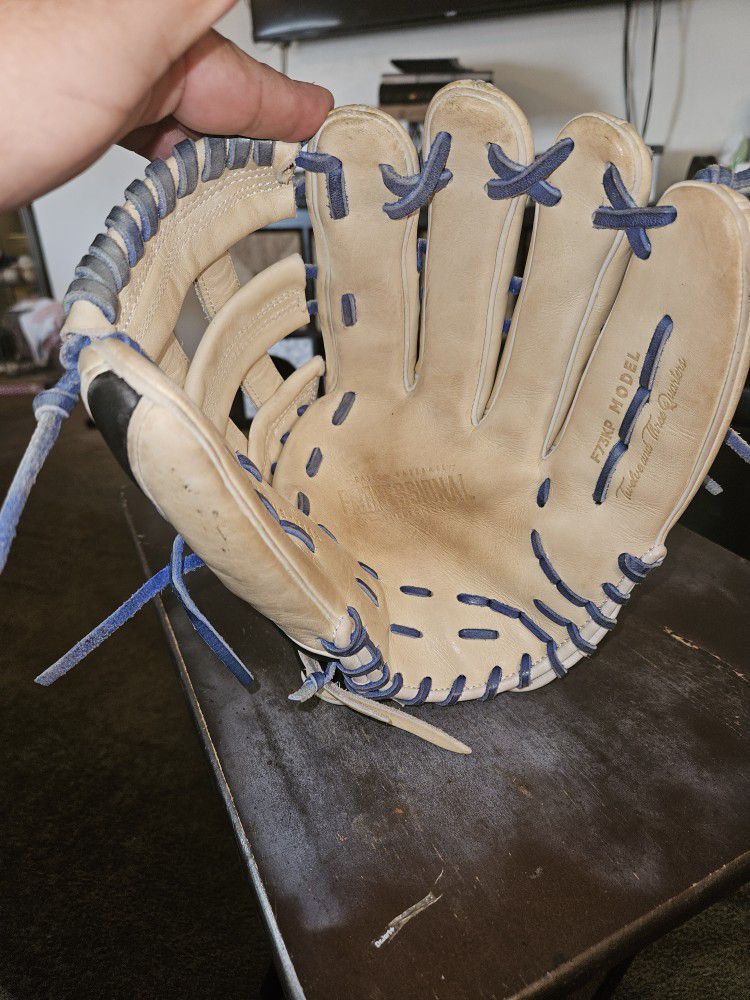Easton Baseball / Softball Glove 