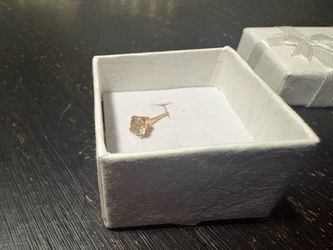 Single 14K Gold Diamond Earring