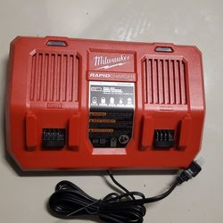 Milwaukee
M18 18-Volt Lithium-Ion Dual Bay Rapid Battery Charger (TOOL-ONLY)
