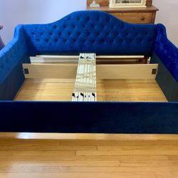 Queen Size Daybed (without Mattress)