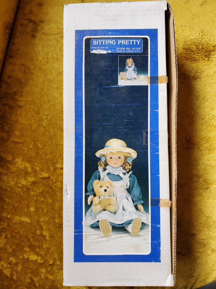 1988 House of Lloyd Christmas Around the World Sitting Pretty Porcelain Doll