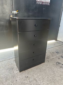 5 Drawers Dressers available in different colors