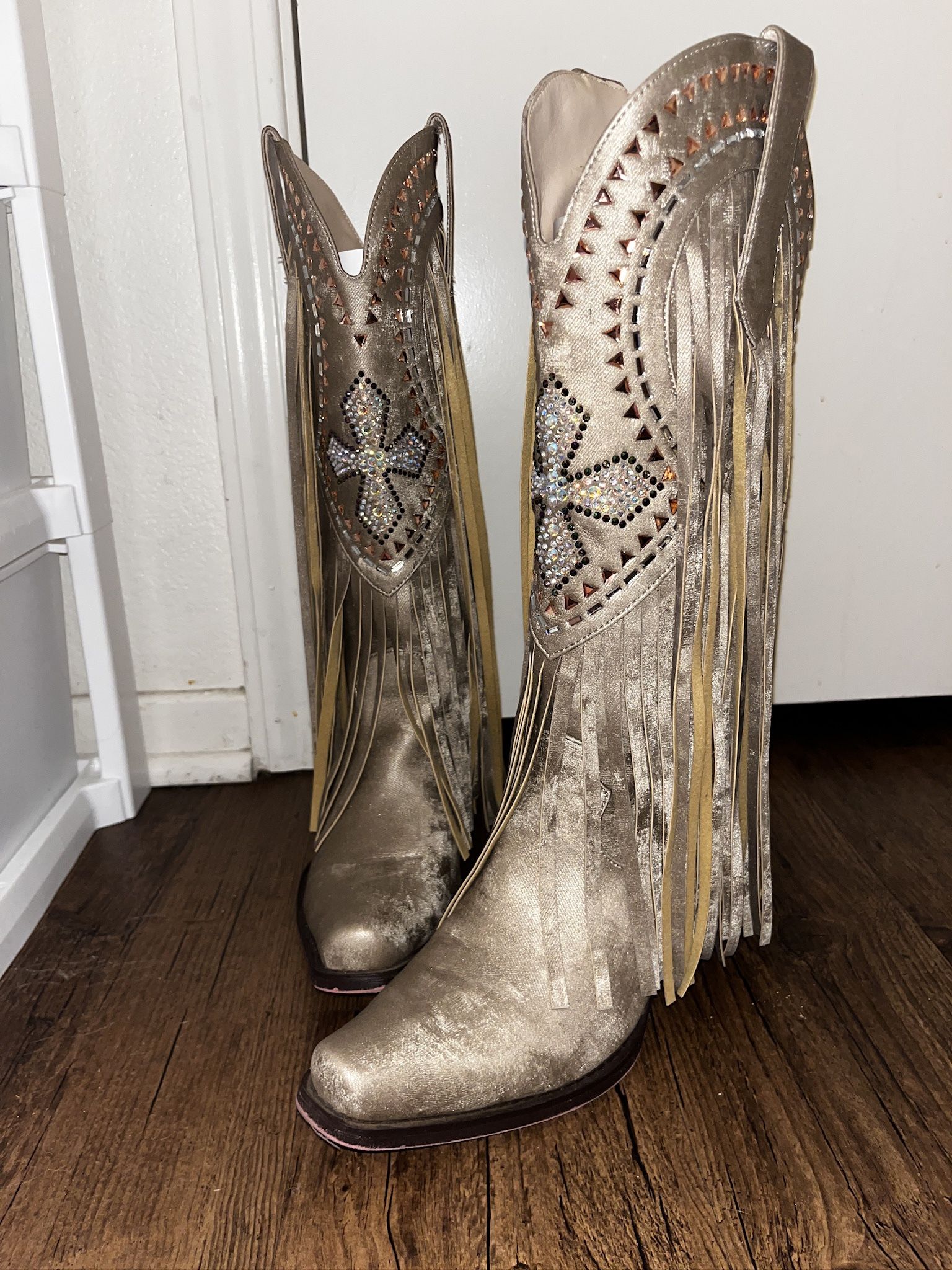 Wet Kiss Fringe Cowgirl Boots