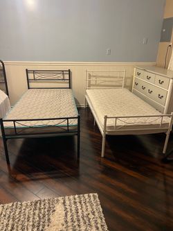 2 twin beds