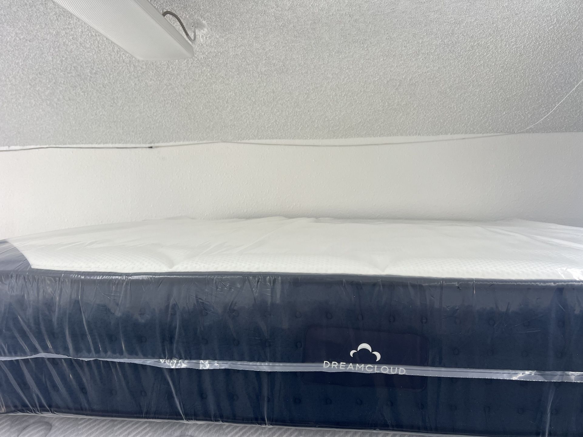 KING SIZE DREAMCLOUD MATTRESS & BOX SPRINGS BED SET