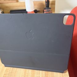 12.9 INCH MAGIC KEYBOARD APPLE