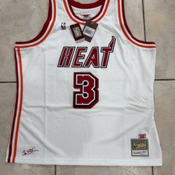 Mitchell & Ness Dwyane Wade Miami Heat 2006-07 White Swingman Legacy Jersey - XL