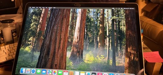 MacBook Air i3 8GB memory, 256 GB SSD Seqouis OS 13”