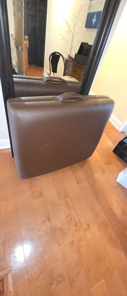 Full size portable massage table