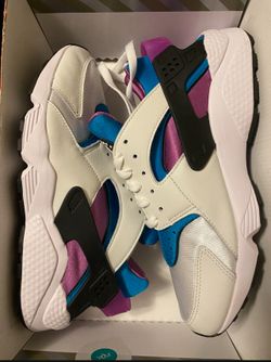 DS NIKE HUARACHE SIZE 9