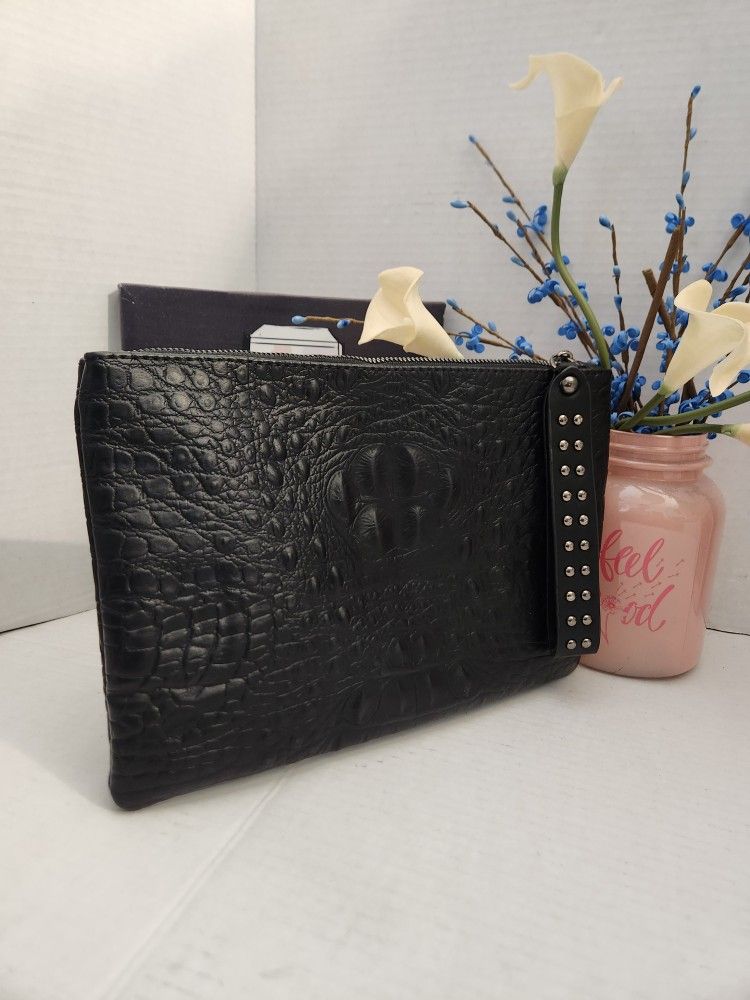 Crocodile Pattern Embossed Wristlet Black Zip Top Wristlet 