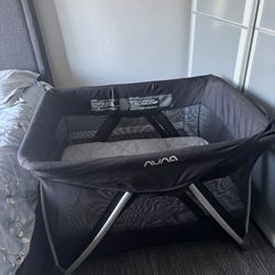 NUNA crib 
