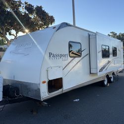 2009 Keystone 28' Ultra lite Travel trailer