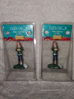 TWO Ree Bakes A Pie - The Pioneer Women figurines


