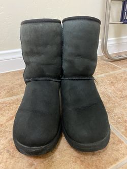 Black uggs size 7