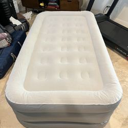 Coleman Twin Air Mattress (2 Pack) w/ Built-in Pump – Works Perfect – Moving Sale