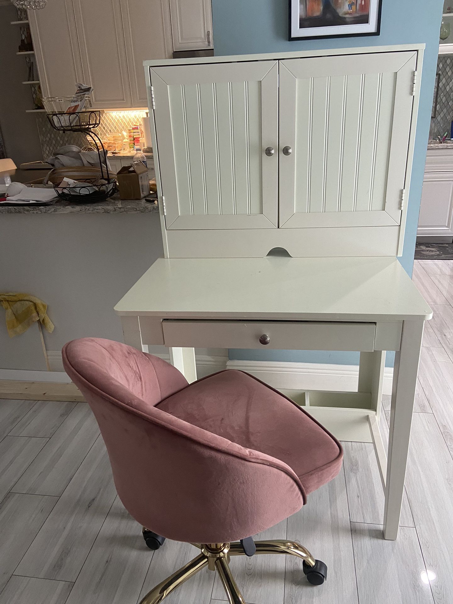 Small unique desk, and perfect pink velvet chair