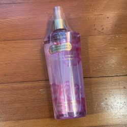 NEW Victoria’s secret Strawberries And Champagne Perfume Mist