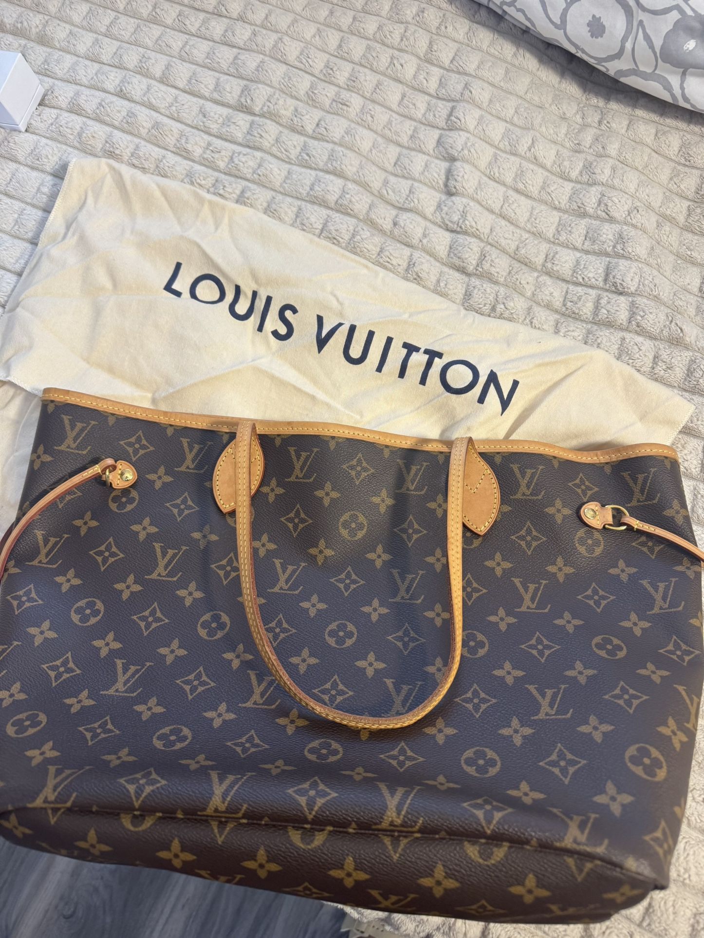 Authentic Louis Vuitton Neverfull Tote – Great Condition – Dust Bag Included