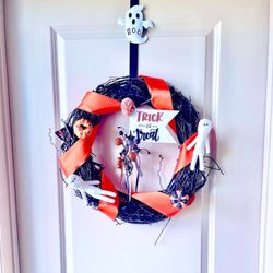 Handmade black wood spooky halloween wreath
