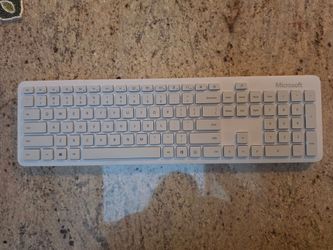 Microsoft Bluetooth Full Keyboard with Number Pad