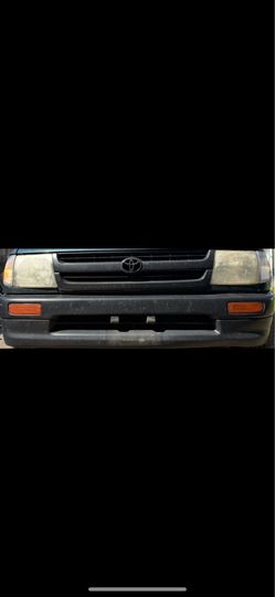 1997 Toyota tacoma front bumper set, grill,headlights,corner lights, bumper fillers
