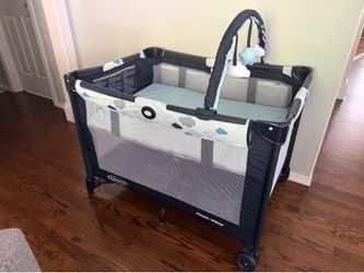 Graco Pack and Play (Stratus) - Excellent Condition